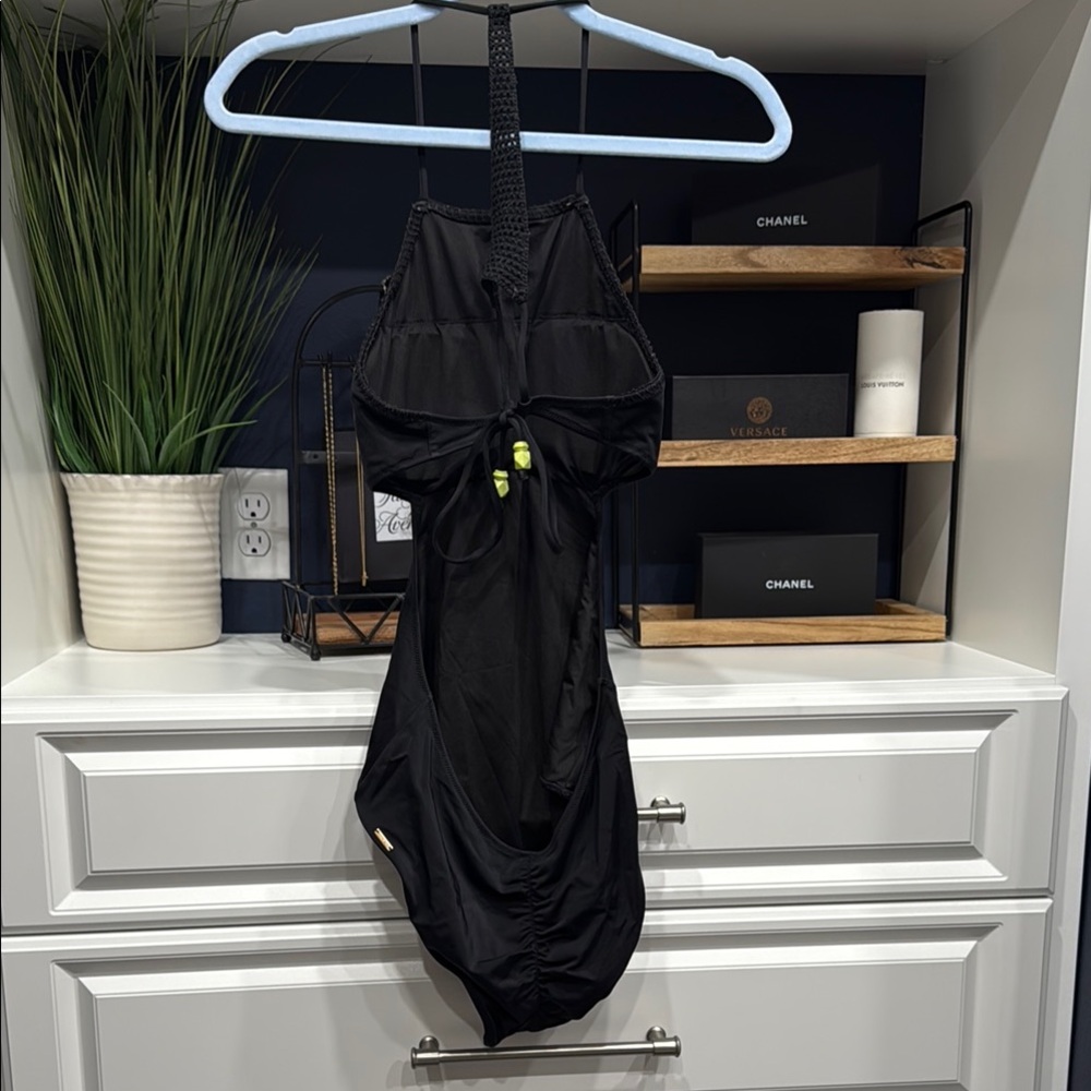 VICTORIA’S SECRET SZ M Black One-Piece Swimsuit - Picture 10 of 10